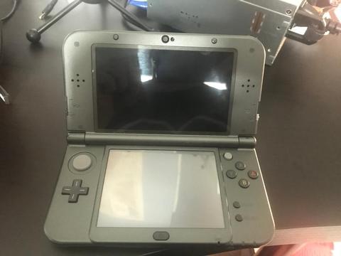 “New” Nintendo 3DS XL + Games