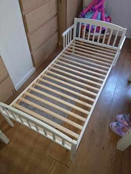 Toddler bed frame (white)