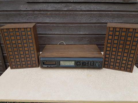 vintage 8 track player / radio and speakers hi fi