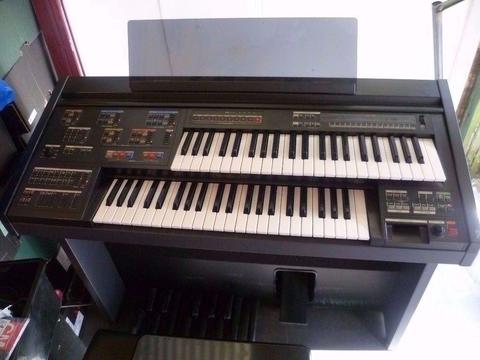 Yamaha upright piano 88 keys with table