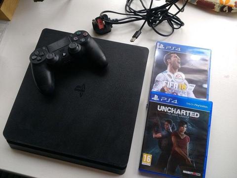 PlayStation 4 (500 GB) with 1 controller, FIFA 18 and Unchartered - The Lost Legacy