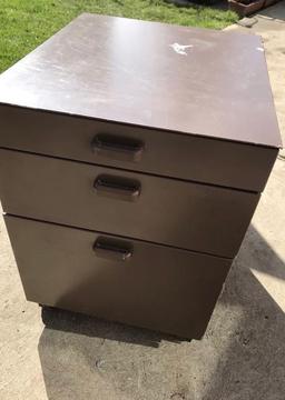 Small brown 3 drawer filing cabinet, no lock