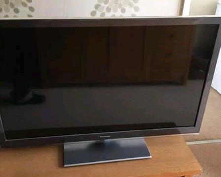 PANASONIC VIERA 37 INCH 1080p HD 3D DIGITAL INTERNET WIDESCREEN LED TV WITH REMOTE, STAND *BARGAIN*
