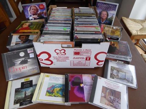 Large box of more than 100 classical CDs