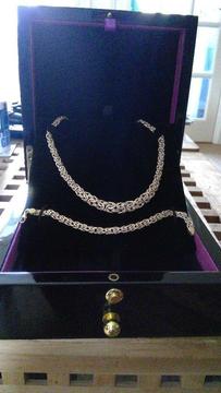 9ct Gold Necklace & Bracelet Set- Boxed