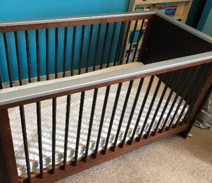 Baby cot & mattress in good condition