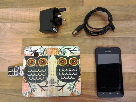 HUAWEI Y33O mobile Smartphone (unlocked) with charger and case.£10