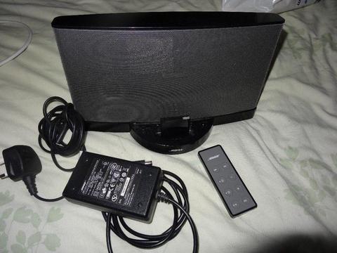 Bose Sound Dock Series 2 is in excellent working condition black with bluetooth