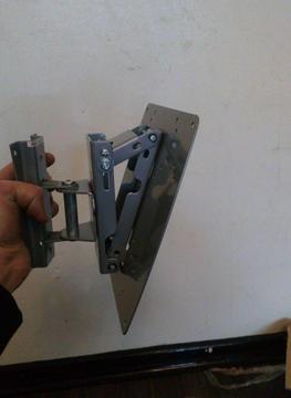 up to 32 inch wall bracket