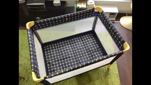 Travel cot /play pen with mattress and bag-like new condition