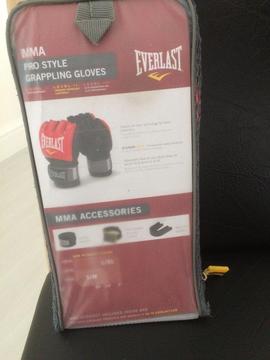 Pair of MMA Pro Style Grappling Gloves Large/Extra large brand new £10