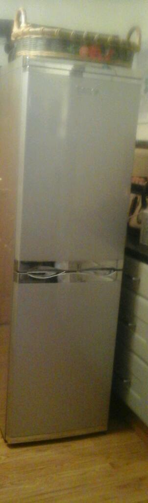 Servis fridge freezer