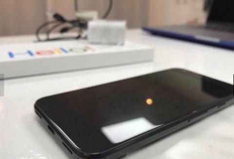 New Google Pixel Phone Black 32gb black unlocked (VR & Case)