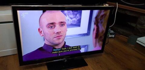 PANASONIC 32 INCH FULL HD 1080P LED TV WITH BUILT-IN Freeview HD, excellent condition