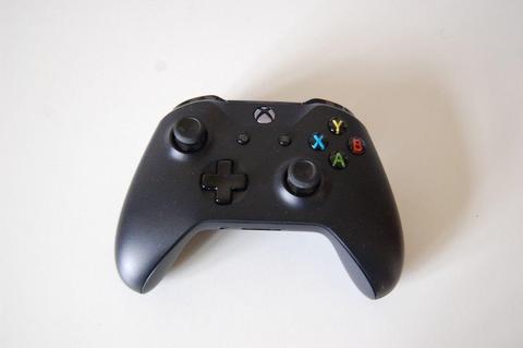 Xbox One Controller With 3.5mm Headphone Jack