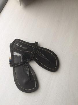 Sandals Black Leather Wrangler Size 7- Brand New