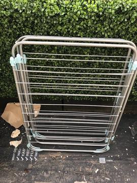 Free clothes drying rack