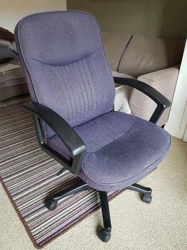 Office / Computer Chair - Arms, adjustable height,tilt back