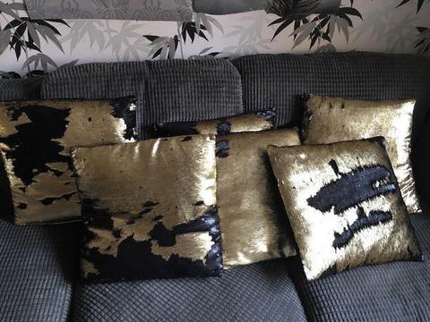 Beautiful eye catching cushions x 6