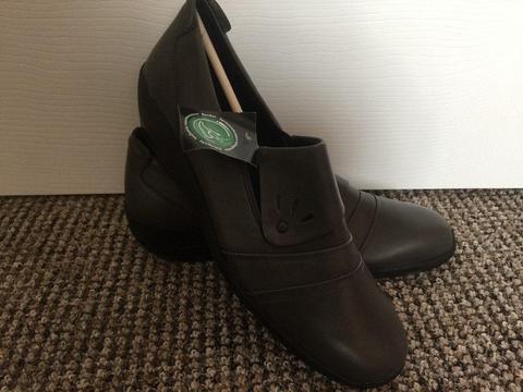 Ladies Comfortabel Grey Leather shoes Size 7 (EUR 41)