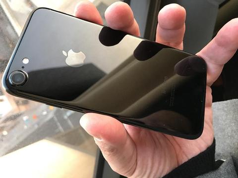 IPHONE 7 JET BLACK 128GB NEVER LOCKED