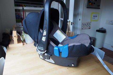 Britax Baby-Safe Plus SHR II Infant Carrier inc. ISOFIX base