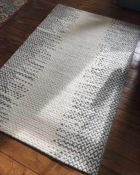 Large wool rug - tuft and weft