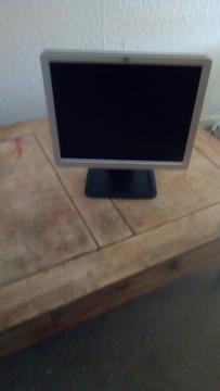 Hp monitor ex condition leads included with stand that moves