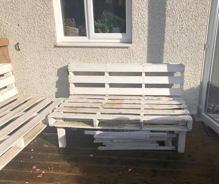 Free Wooden Pallet Benches