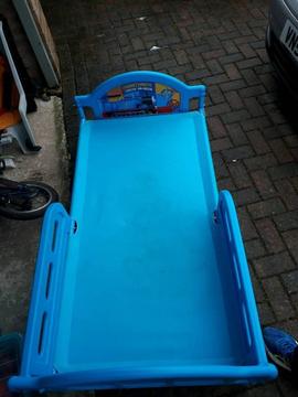 FREE - toddlers Thomas bed
