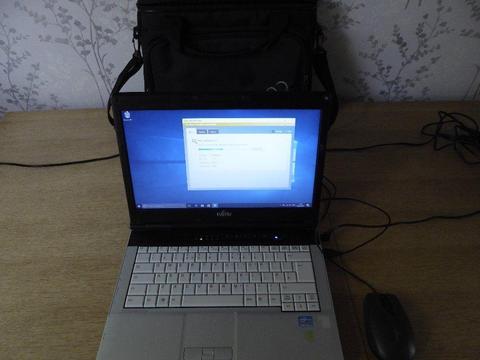 Fujitsu Lifebook S751 Windows 10 64Bit, fully updated, with Fujitsu laptop bag, charger, and accesso