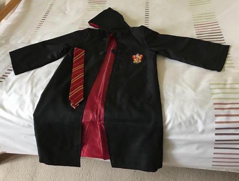 HARRY POTTER GRYFFINDOR ROBE AND TIE