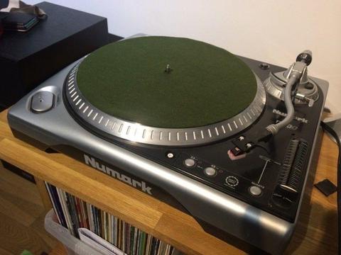 Numark TT200 turntable