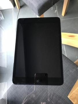 IPAD mini Black 16gb 1st gen for spares or repair does not switch on perfect screen hardly used