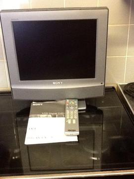 Sony LCD digital colour TV model number KDL-15G2000