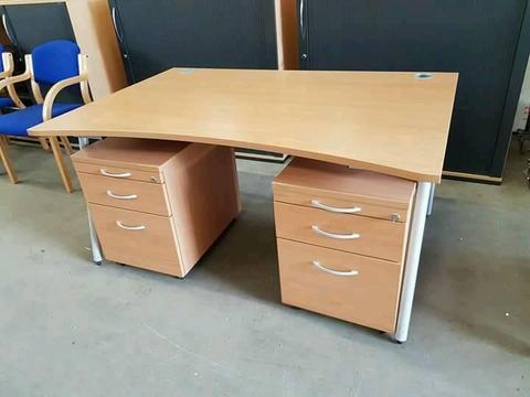 Modern waved office desks £45 each x10 available