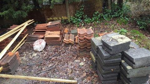 Free breeze / building blocks and roof tiles