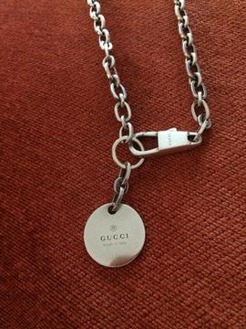 Gucci sterling silver necklace with round pendant