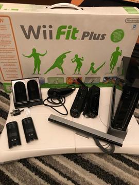 Wii console, wii fit, wii sing, 14 games plus much more
