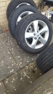 4 Nissan juke alloys and tyres
