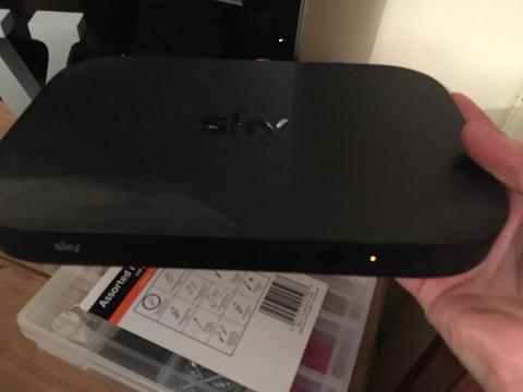 Sky q mini box with remote