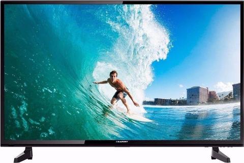 NEW CONDITION 32 INCH LED HD TV WITH ORIGINAL BOX AND BUILT IN FREEVIEW**DELIVERY IS POSSIBLE**