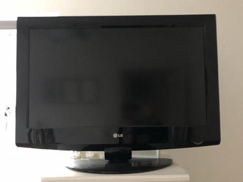 LG 32” FULL HD TV