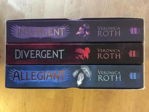 Divergent Series Boxed Set (books 1-3) by Veronica Roth (Paperback)