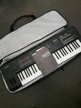 Yamaha MOXF6 synthesizer