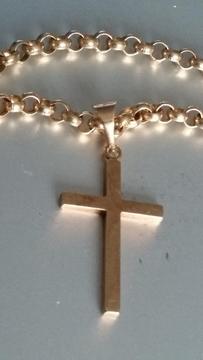 Beautiful 9carat gold cross and chain