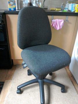 Office plush Swivel chair - Gas lift - Hardly used - 12mnths old