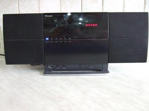 Pioneer X-SMC1-K CD and DVD Player