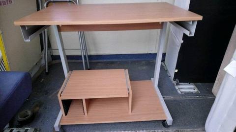 Computer Desk in good condition Can deliver