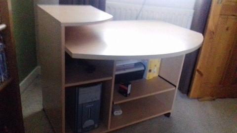Desk - Computer desk great for students bedroom or an office £10 ono